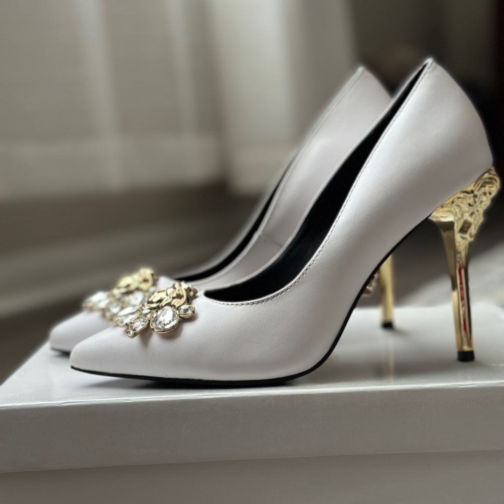 Elegant White Heels with Gold Accents